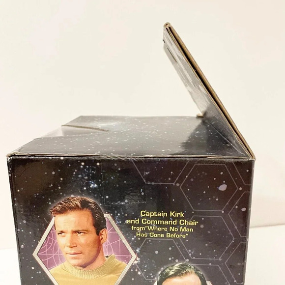 2006 Star Trek Captain Kirk with Command Chair Diamond Select Art Asylum Flaws - Picture 5 of 16